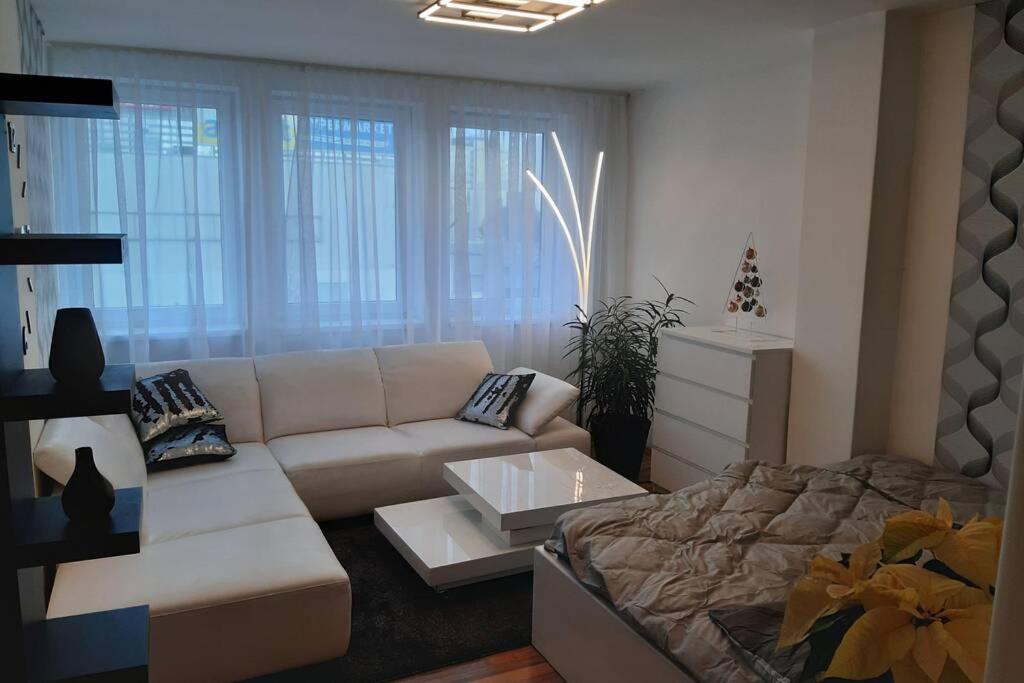 Prague Apartment In Most Near Golf Club, Aqua-Hipo-Autodrom In Мост Экстерьер фото