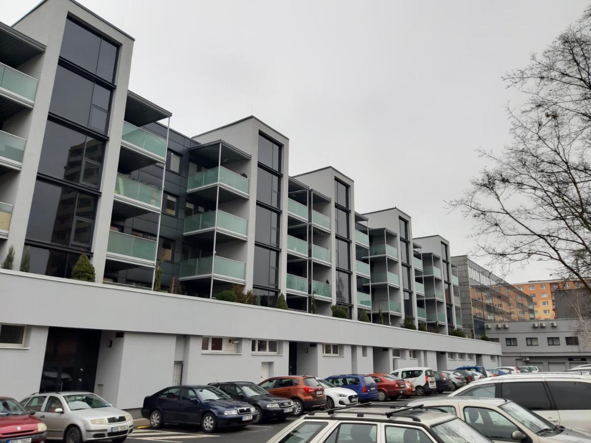 Prague Apartment In Most Near Golf Club, Aqua-Hipo-Autodrom In Мост Экстерьер фото